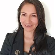Soy hija de padres sordos, como nativa conozco la cultura de los sordos en Colombia; ya que cada país posee un código diferente para comunicarse , es importante conocer la cultura de la comunidad.
Nadie dijo que era facil aprender un idioma, pero como to